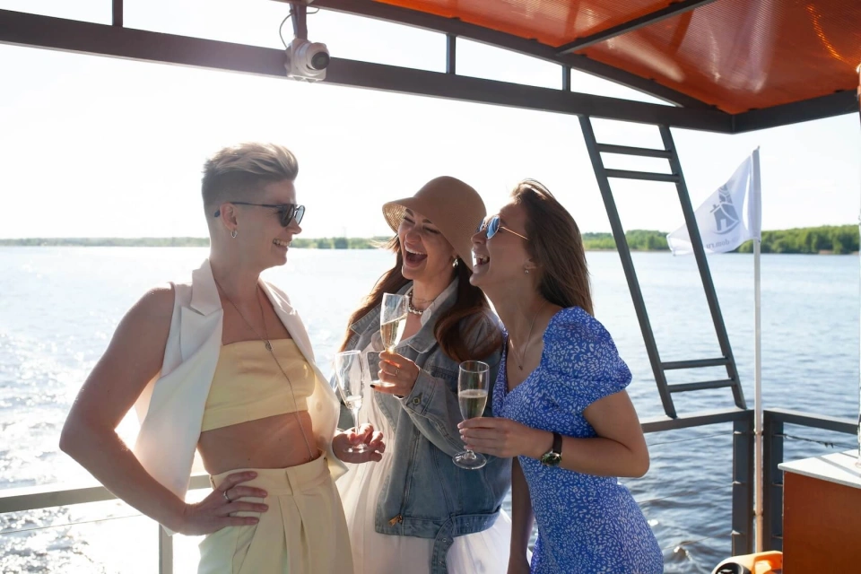 Photos<br/>of our guests